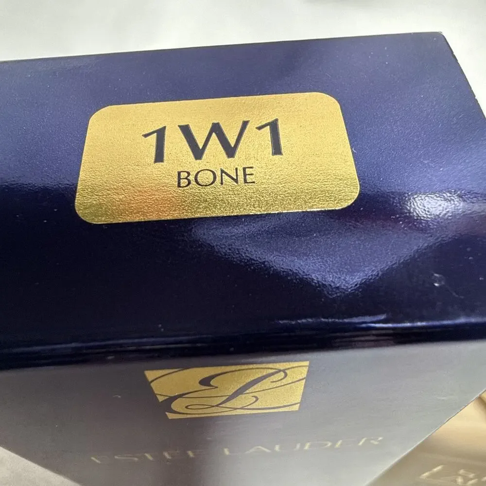 Double Wear Stay-in Place Makeup 1 Fl Oz 1W1 Bone Lauder 36-Hour